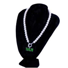 Load image into Gallery viewer, NAUW pearl necklace with green
